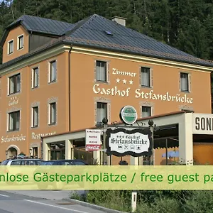 Hotel Stefansbruecke, Mutters